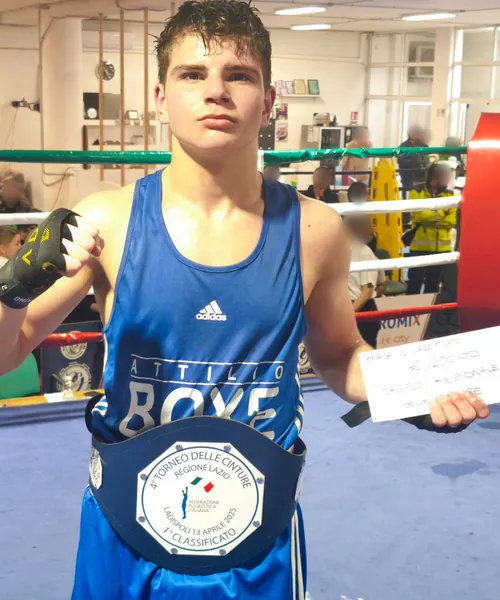 Riccardo Bianchini sul ring con la cintura di primo classificato del 4° Torneo delle Cinture, Regione Lazio, Ladispoli 13 aprile 2025